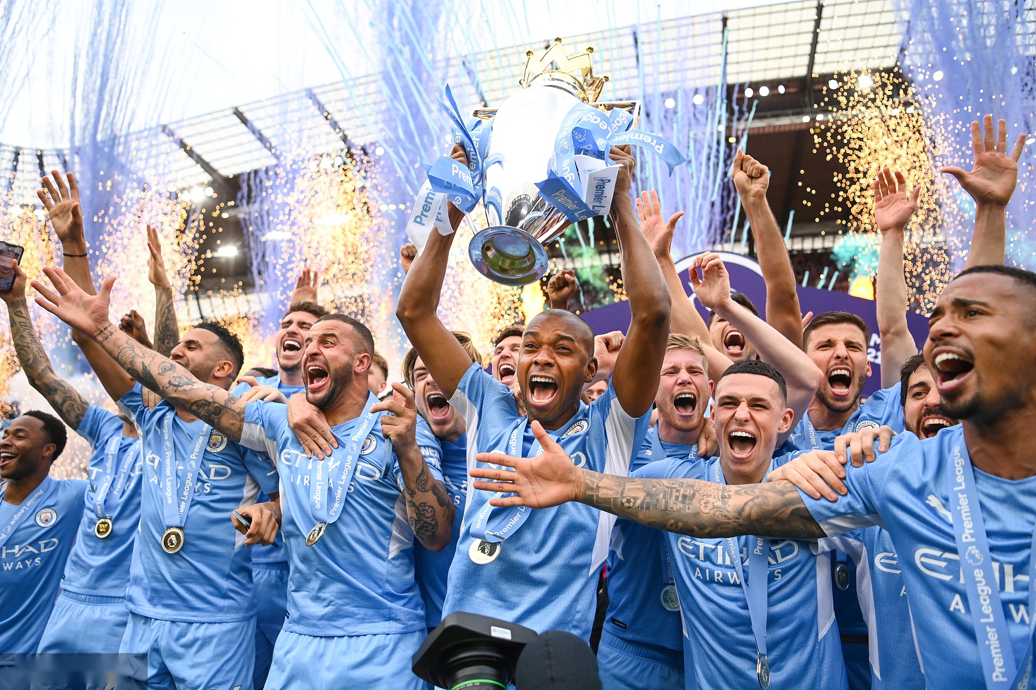 丰富的左后 丰富的左后